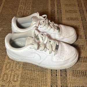Air Force 1s Size 5Y